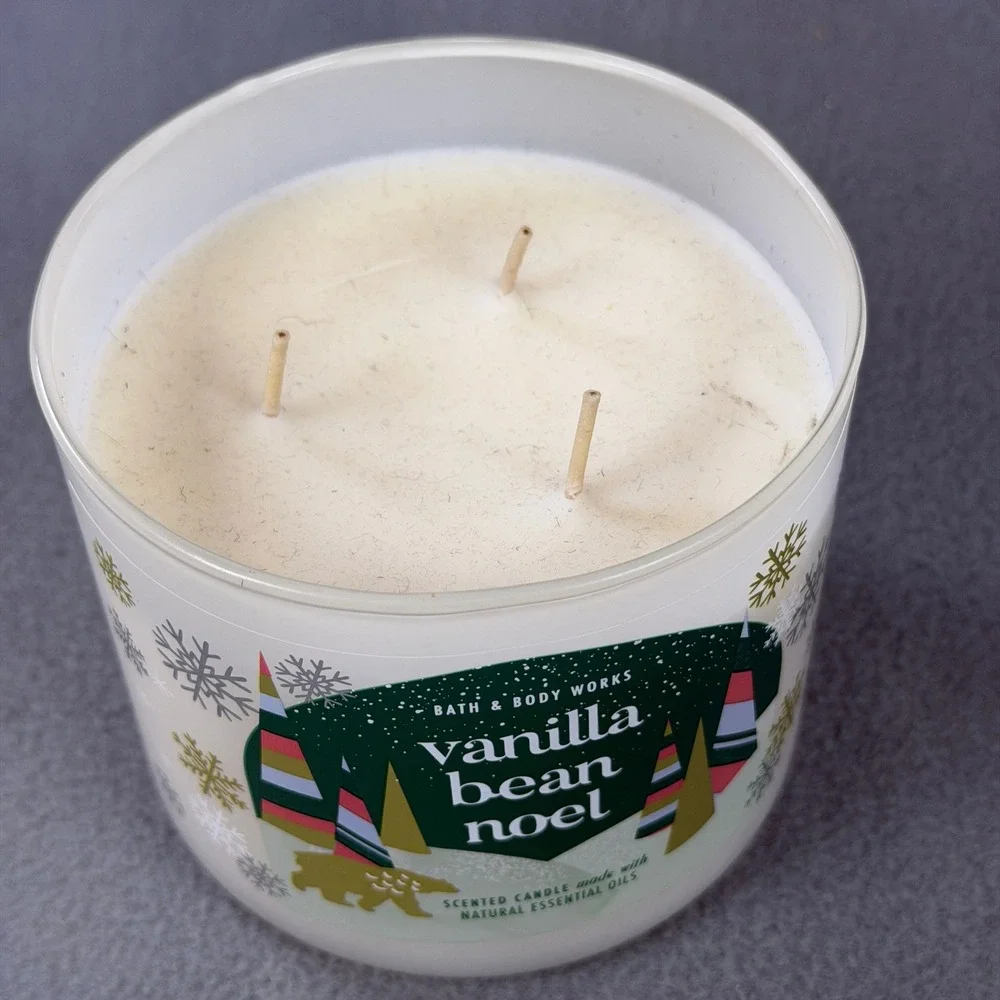 Bath & Body Works Vanilla Bean Noel 3-Wick Scented Candle 14.5 oz Holiday White
